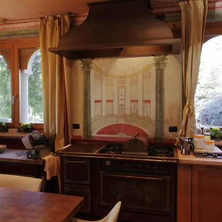 D'epoca Sul Di Garda Con Piscina Interna E Parco Con Laghetto וילה