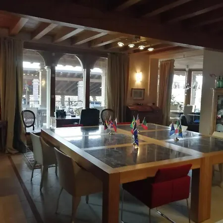 Villa D'Epoca Sul Lago Di Garda Con Piscina Interna E Parco Con Laghetto Villa