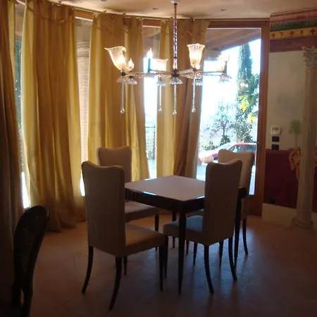 Villa D'Epoca Sul Lago Di Garda Con Piscina Interna E Parco Con Laghetto Lazise
